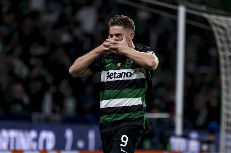 Gy&ouml;keres celebra gol pelo Sporting