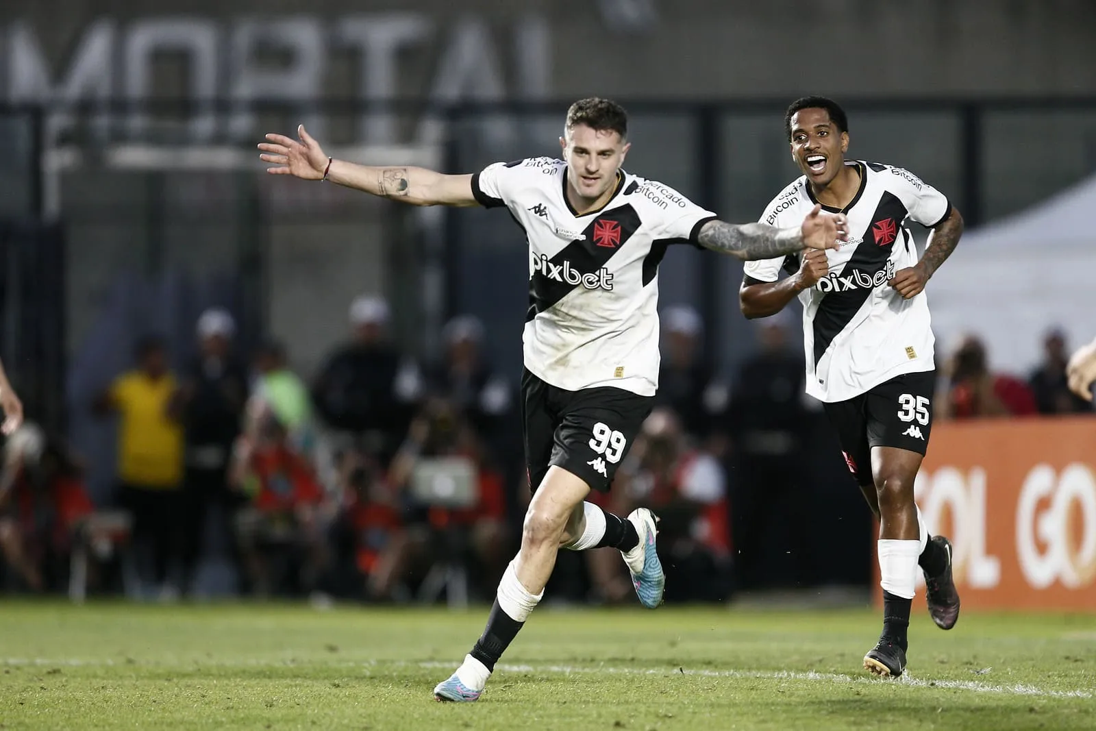 Vegetti d&aacute; o cart&atilde;o de visitas e Vasco vence o Gr&ecirc;mio em S&atilde;o Janu&aacute;rio