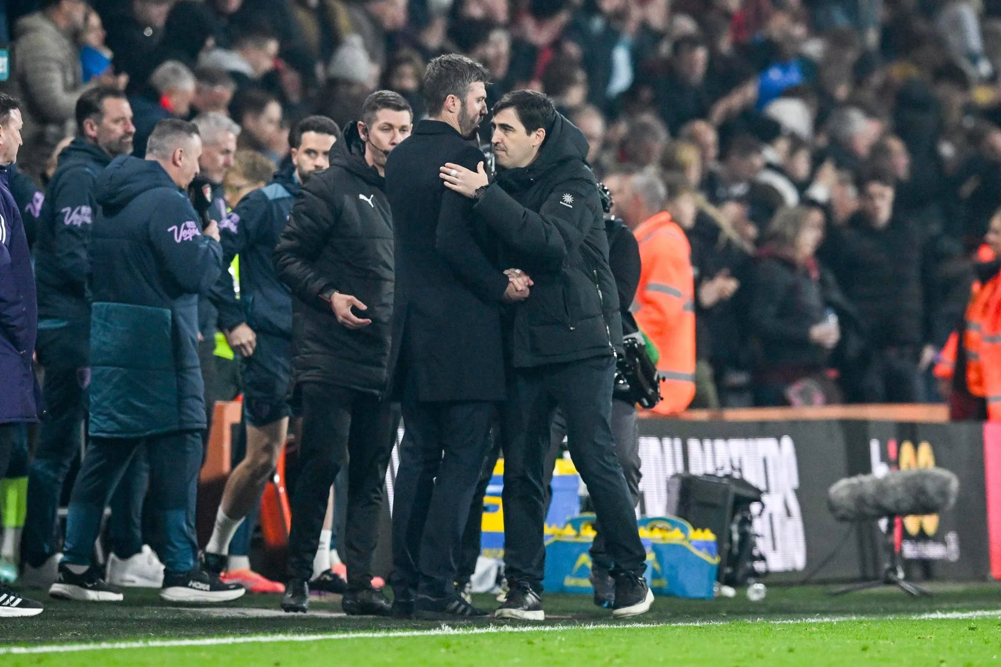 Michael Carrick e Iraola ap&oacute;s Bournemouth x Manchester United