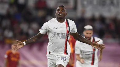 Uma linda puxeta de Rafael Le&atilde;o deu ao Milan a vit&oacute;ria sobre a Roma e 100% na Serie A