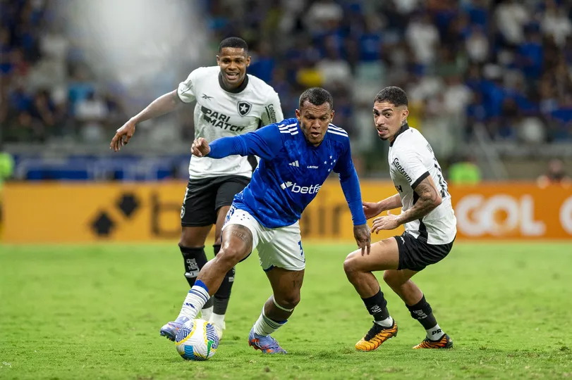 Apesar de j&aacute; rodado, Gabriel Veron tem apenas 21 anos e busca se firmar no Cruzeiro