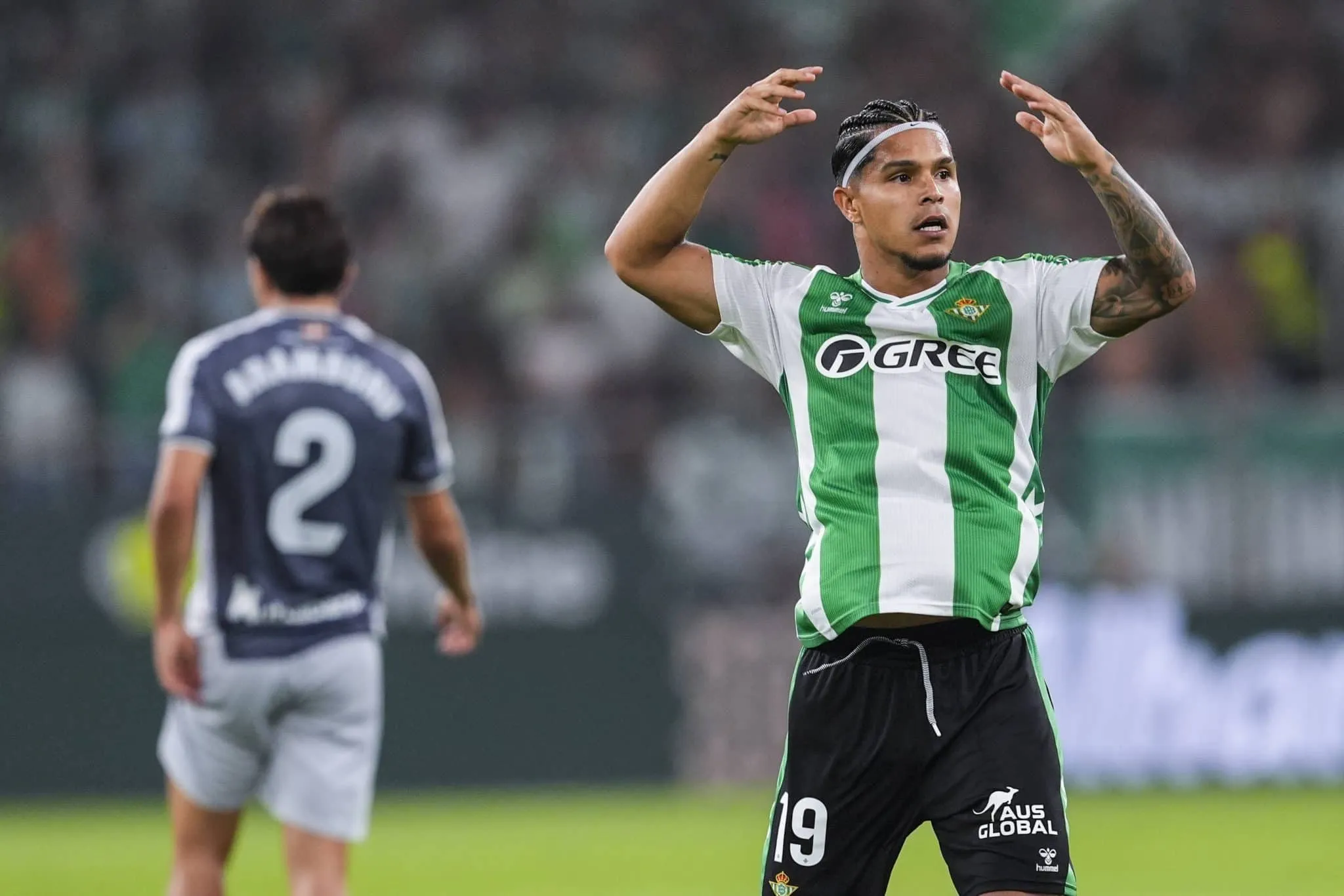 Gol contra inexplic&aacute;vel ajuda Betis a vencer e aumentar crise da Real Sociedad