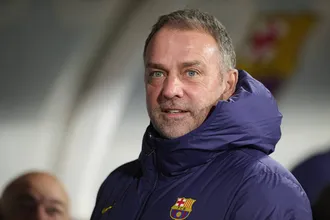 Flick encontra nova fun&ccedil;&atilde;o para reserva esquecido do Barcelona e compensa aus&ecirc;ncia de Pedri