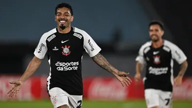 Vit&oacute;ria culposa mant&eacute;m Corinthians vivo na Sul-Americana mesmo &lsquo;sem querer&rsquo;