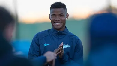 O Zenit aproveitou muito bem a venda de Paredes: trouxe Azmoun, Barrios, Rakytskyi e ficou com o troco