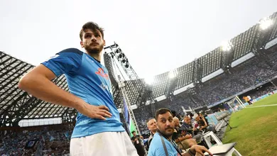 Newcastle quer quebrar a banca para tirar Kvaratskhelia do Napoli