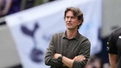&lsquo;Isso d&oacute;i demais&rsquo;: T&eacute;cnico do Tottenham &eacute; ignorado por jogadores e faz cr&iacute;tica ap&oacute;s derrota