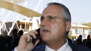 Presidente da Lazio acusa Roma de sabotagem e se irrita com Bielsa: &ldquo;Sou ainda mais louco&rdquo;