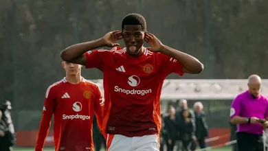 &lsquo;Haaland&rsquo; da base do Manchester United faz 3 gols em 15 minutos em estreia