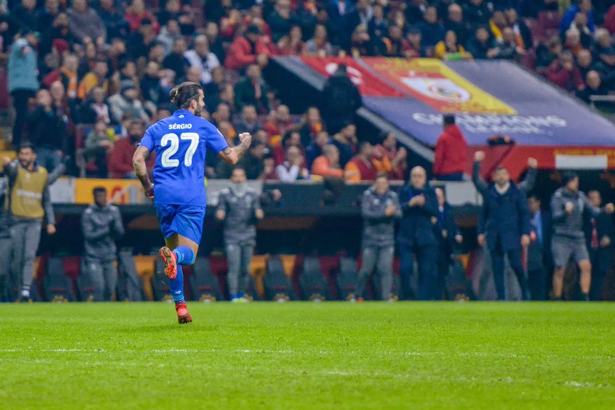 Mesmo com Porto e Schalke 04 classificados, o Grupo D ofereceu suas emo&ccedil;&otilde;es na rodada final