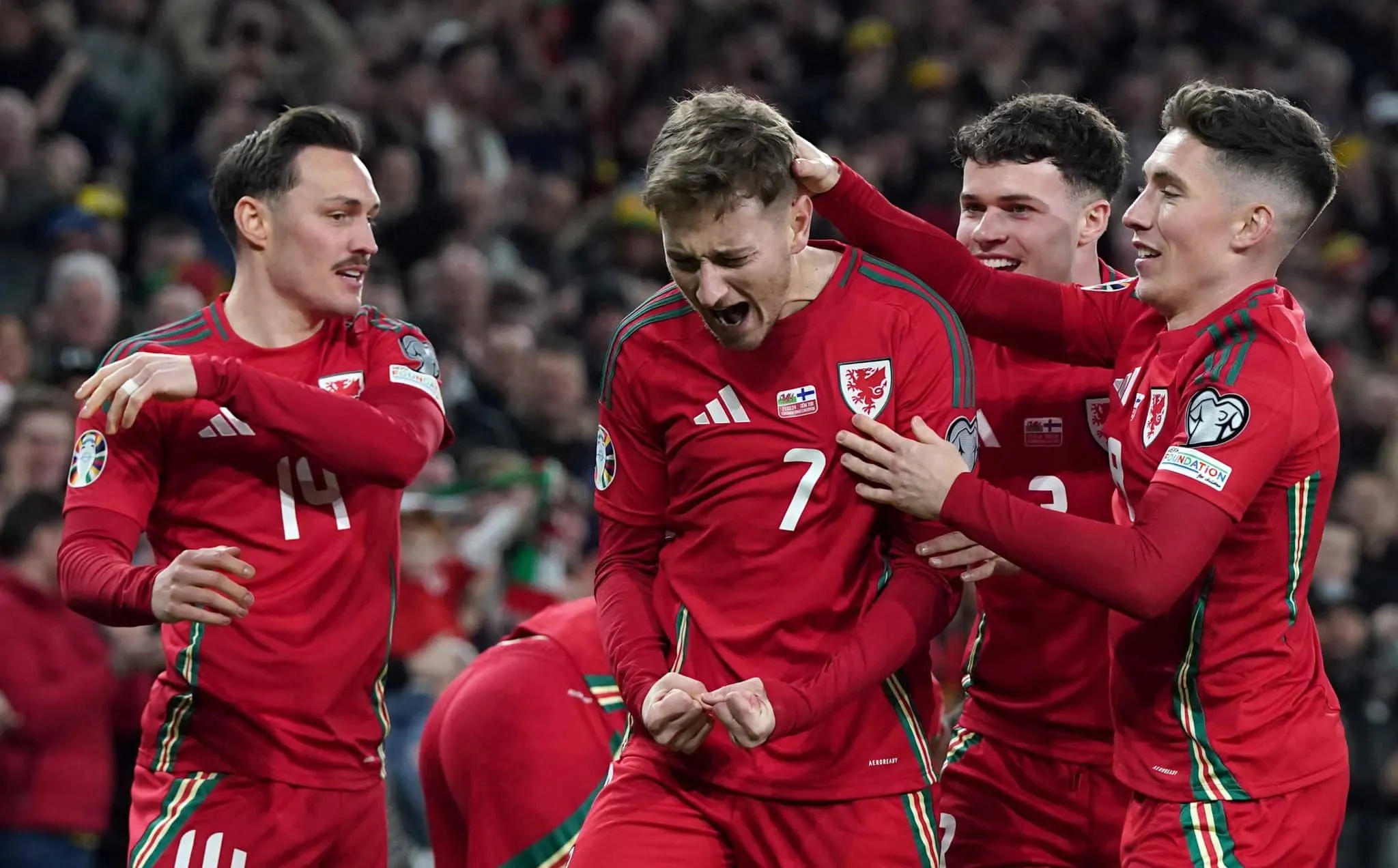 Pa&iacute;s de Gales sonha com a Eurocopa ao passar o carro pela Finl&acirc;ndia