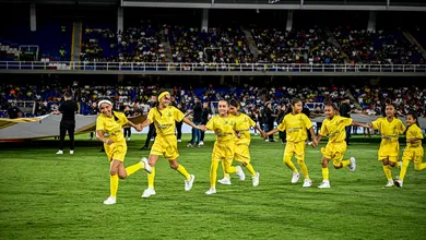 Torcida colombiana abra&ccedil;a Palmeiras, mas aplaude Corinthians por espet&aacute;culo na final da Libertadores Feminina