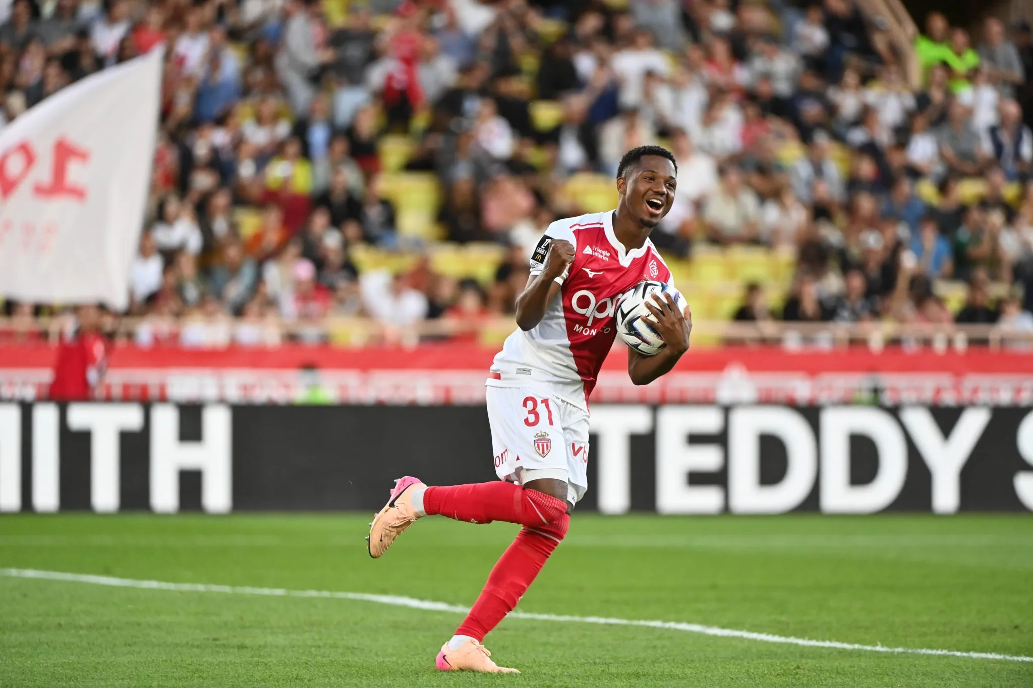 Ansu Fati celebra gol pelo Monaco