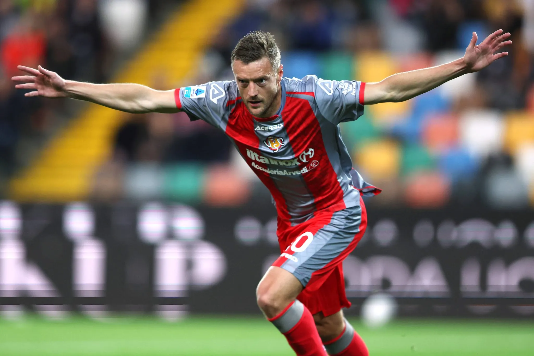 Vardy comemora gol pela Cremonese
