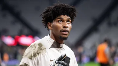 Transfer ban pode impactar planos do Corinthians para a compra de Hugo Souza?
