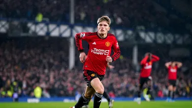 Ten Hag deu os parab&eacute;ns a Garnacho pelo gola&ccedil;o, mas parou por a&iacute;: nada de se comparar com Rooney ou CR7