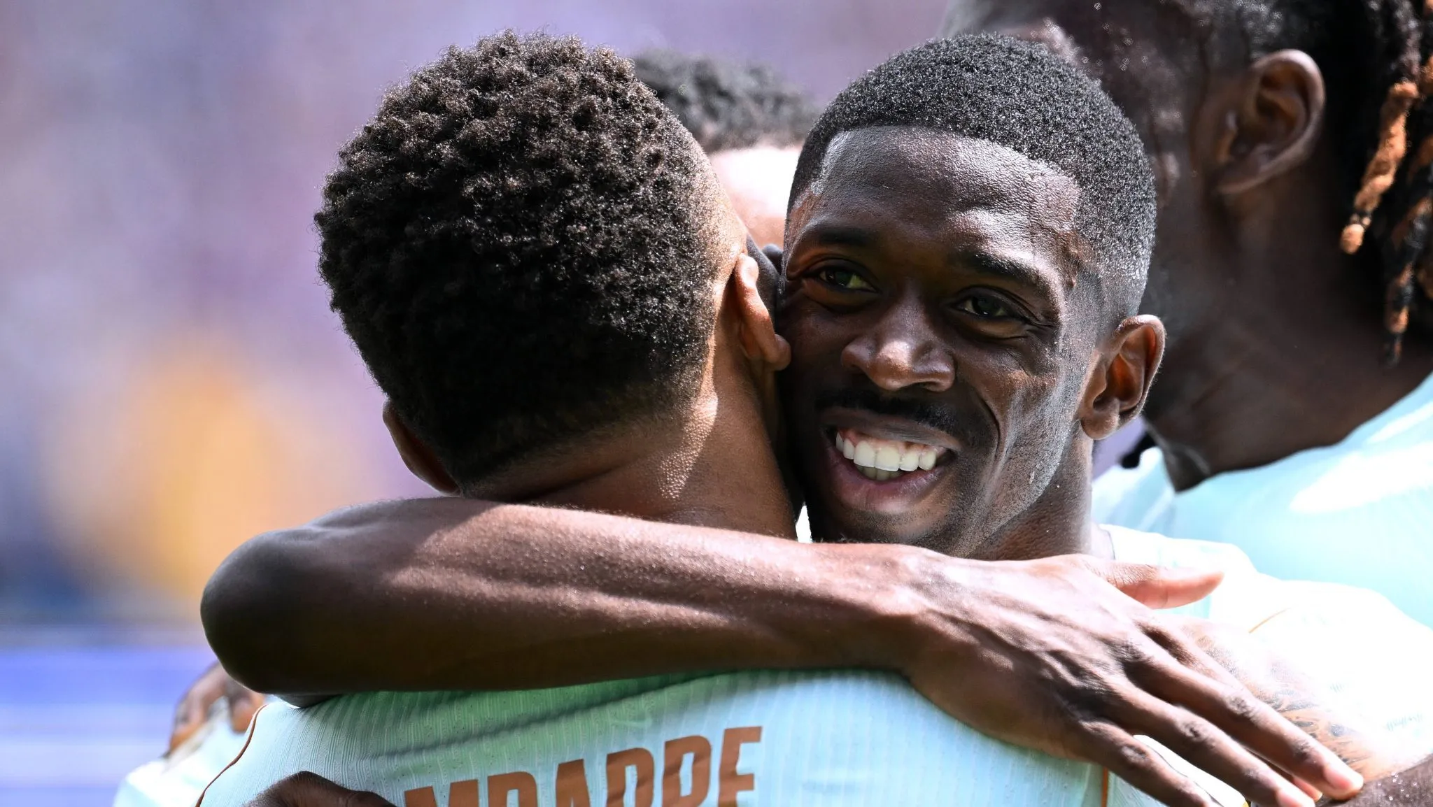 Demb&eacute;l&eacute; marcou tr&ecirc;s gols contra a Noruega