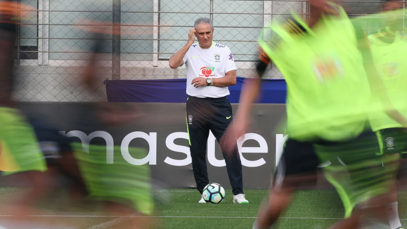 O rod&iacute;zio de capit&atilde;es da Sele&ccedil;&atilde;o, a lideran&ccedil;a difusa e o debate que fica para a Copa