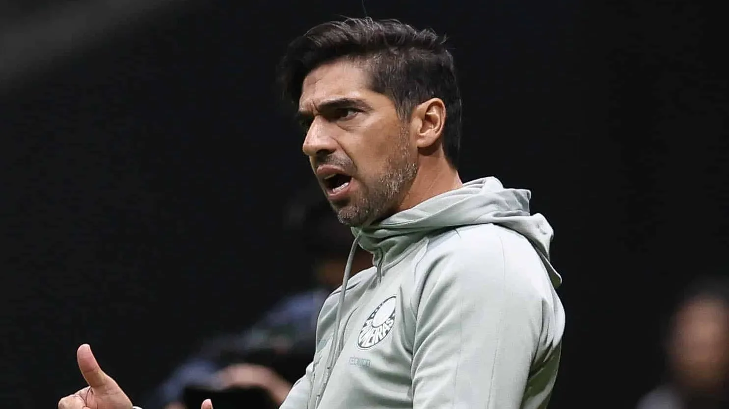 Abel nega m&aacute; rela&ccedil;&atilde;o e prega perd&atilde;o a Dudu no Palmeiras: &lsquo;Que atire a 1&ordf; pedra&rsquo;