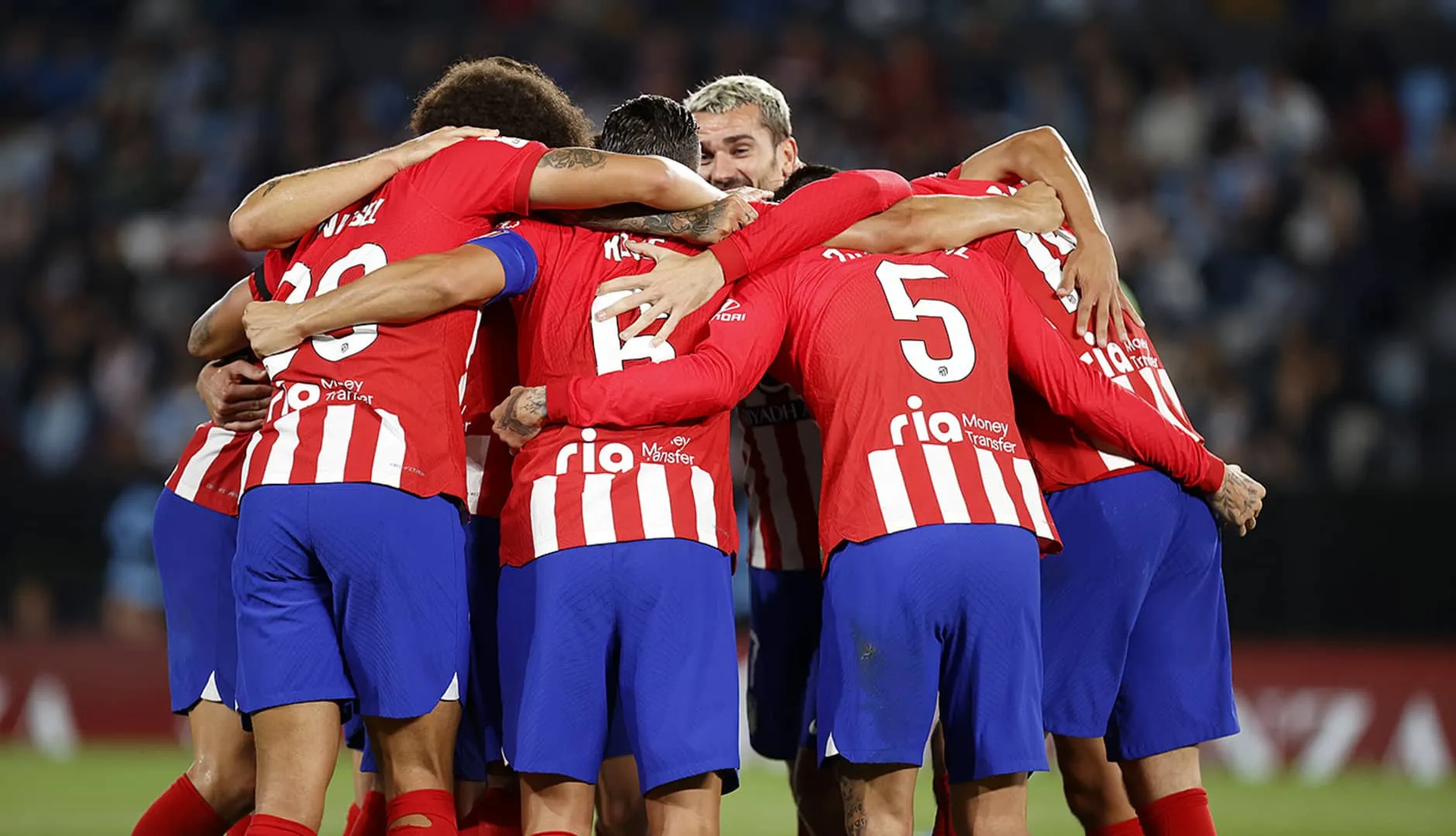 Acertou at&eacute; quando errou: Griezmann marca hat-trick na vit&oacute;ria do Atl&eacute;tico sobre o Celta