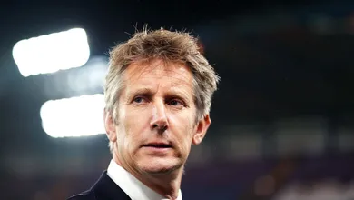 Van der Sar se recupera de AVC e ser&aacute; acompanhado na Holanda
