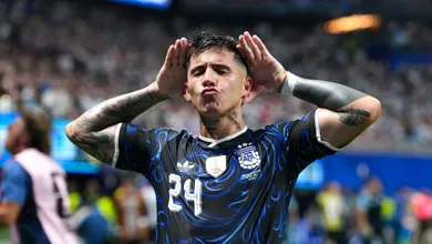 Messi se recusa a ser eliminado, e Argentina pune estrat&eacute;gia precoce da Inglaterra