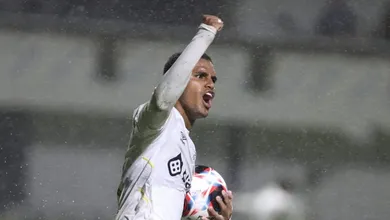 Apesar de susto e p&ecirc;nalti desperdi&ccedil;ado por Miguelito, Santos vence o Remo de virada na estreia da Copinha
