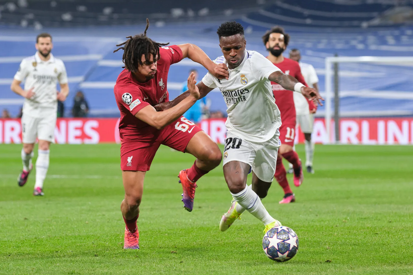 Vini Jr e Alexander Arnold. Foto: Imago