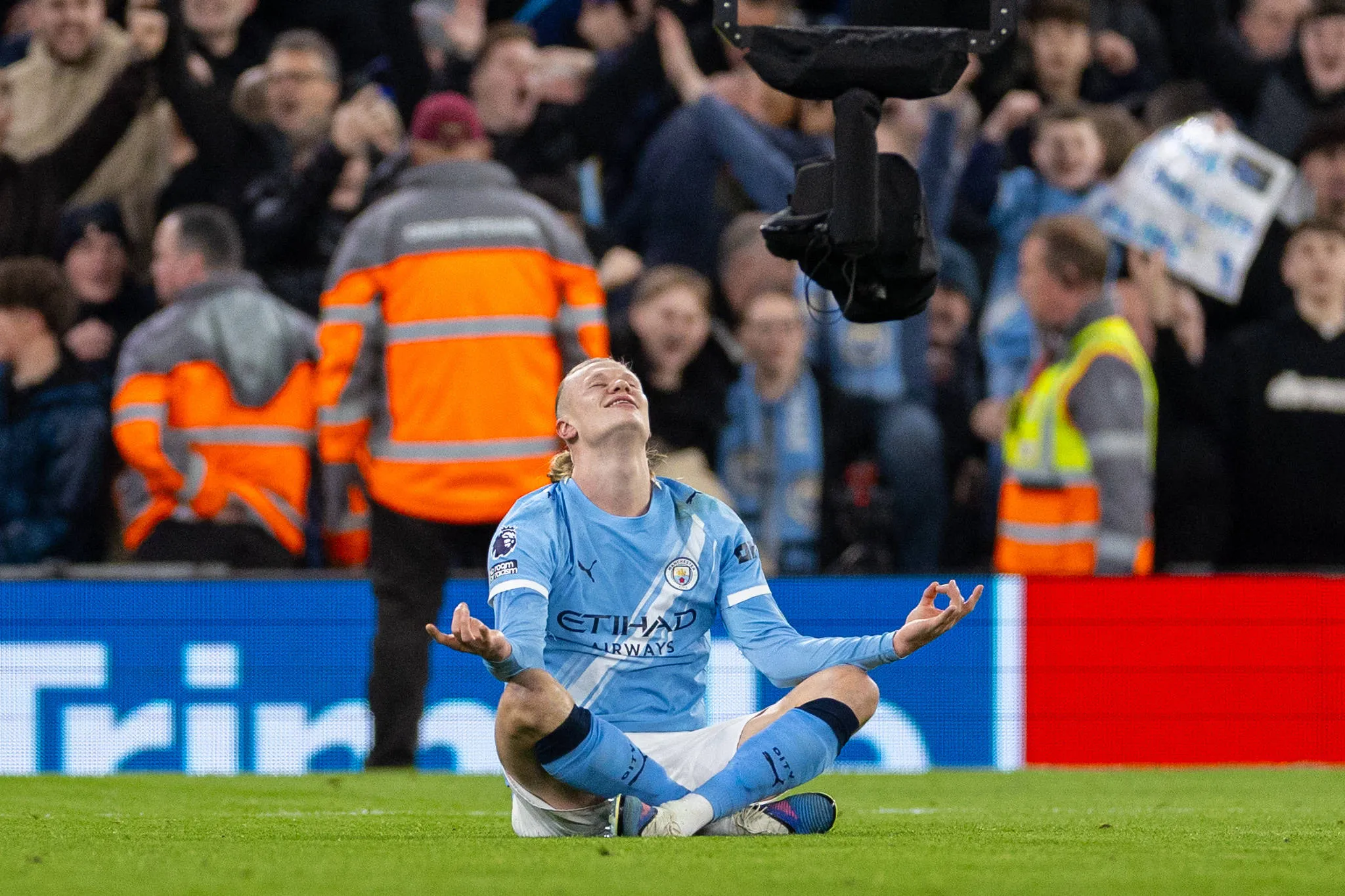 Como Haaland reagiu &agrave; press&atilde;o de &lsquo;melhor amigo&rsquo; antes de p&ecirc;nalti decisivo em City x Liverpool?