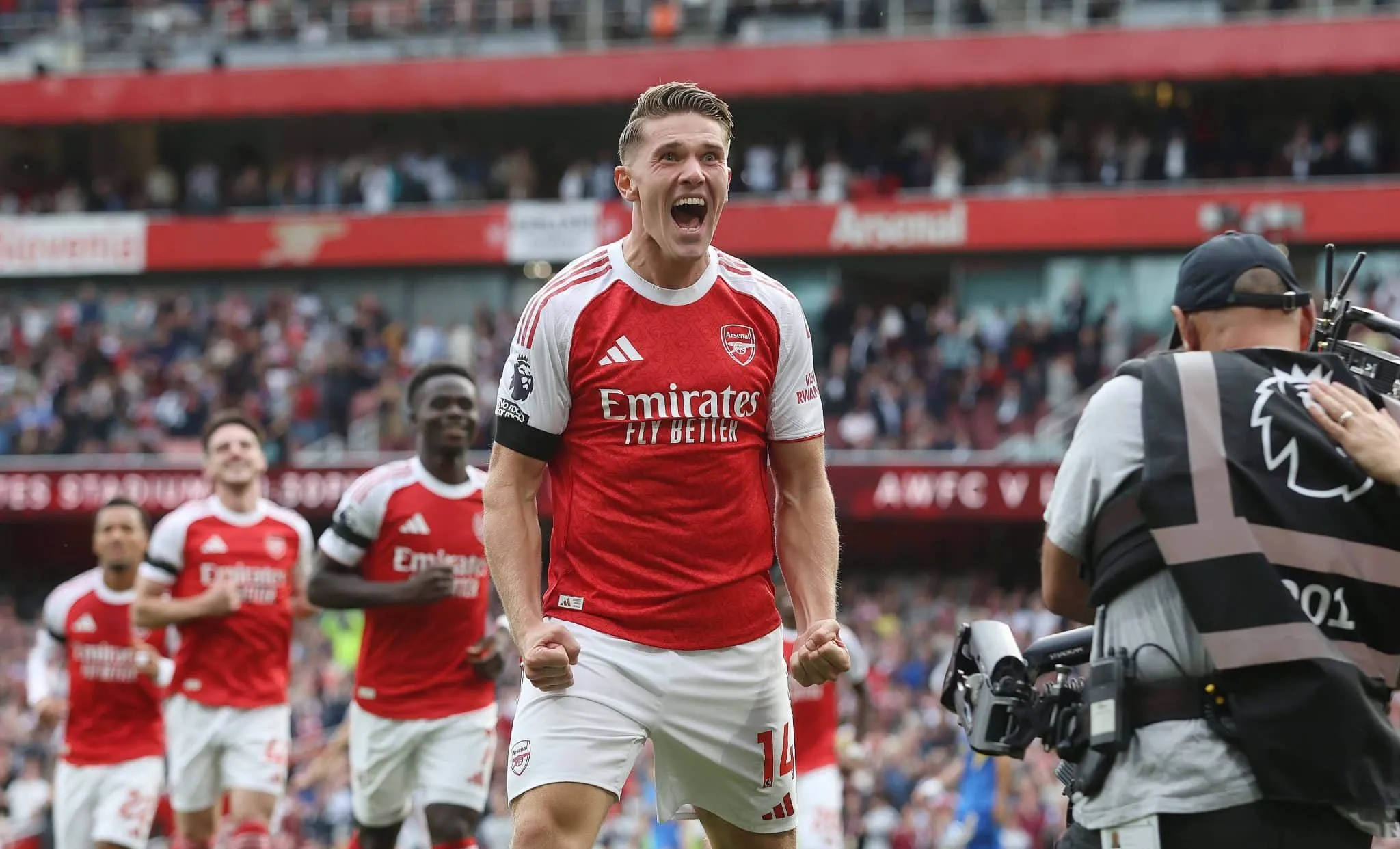 Gy&ouml;keres desencanta no Arsenal, mas &eacute; ofuscado por atua&ccedil;&atilde;o perfeita em goleada dura para Perri