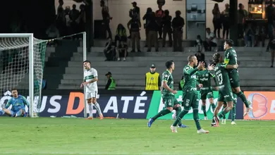 Palmeiras quebra jejum longo, retoma caminho das vit&oacute;rias e afunda o Coritiba