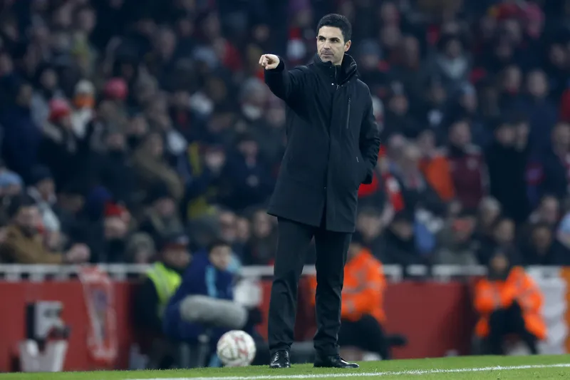 Arteta est&aacute; insatisfeito com o rendimento ofensivo de seus pontas e pede refor&ccedil;os ao ataque do Arsenal