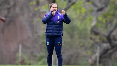Simone Jatob&aacute; resgata projeto de base feminina e promete integra&ccedil;&atilde;o com sele&ccedil;&atilde;o principal