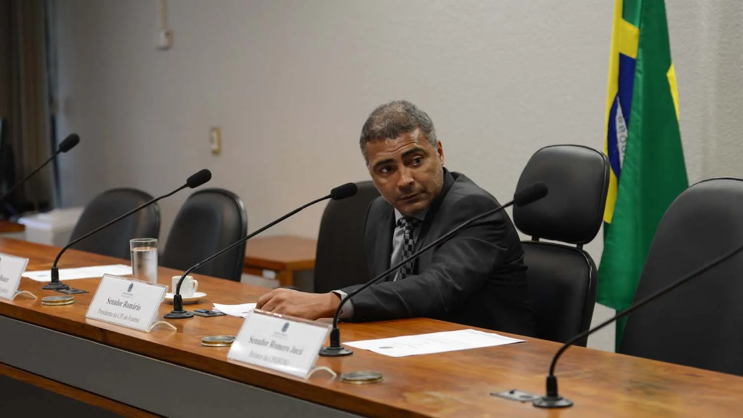 No lugar de Rom&aacute;rio, o que voc&ecirc; diria ao senador que n&atilde;o viu nada demais no 7 x 1?