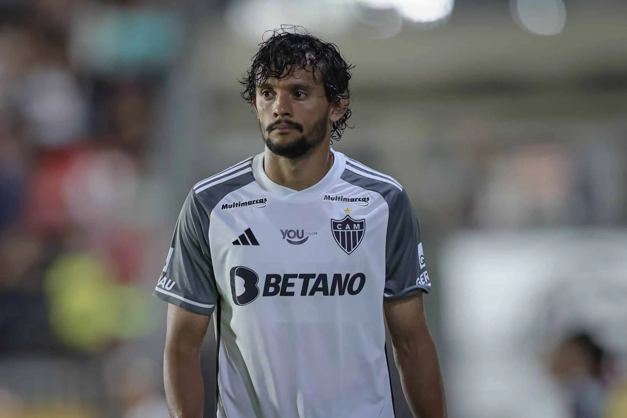 Ainda t&iacute;mido em campo, Scarpa soma minutos no Atl&eacute;tico-MG atuando na esquerda mesmo sem Zaracho