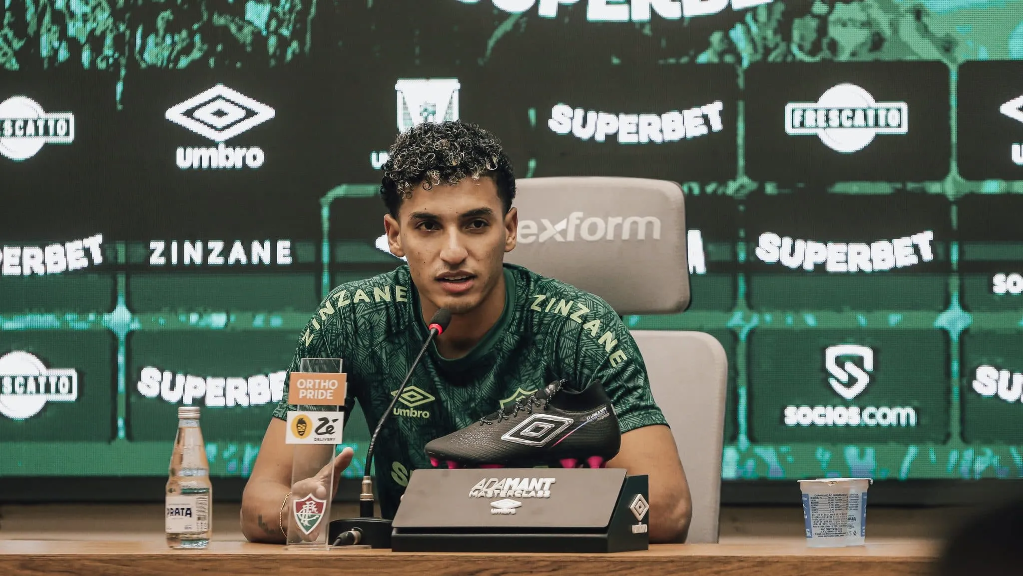 Fuentes refor&ccedil;a rela&ccedil;&atilde;o entre Fluminense e Col&ocirc;mbia, e perde as palavras com Marcelo