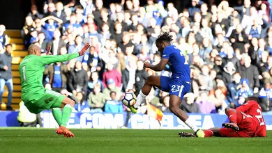 Mudan&ccedil;as de Conte e entrada de Batshuayi levam Chelsea a virada incr&iacute;vel contra Watford