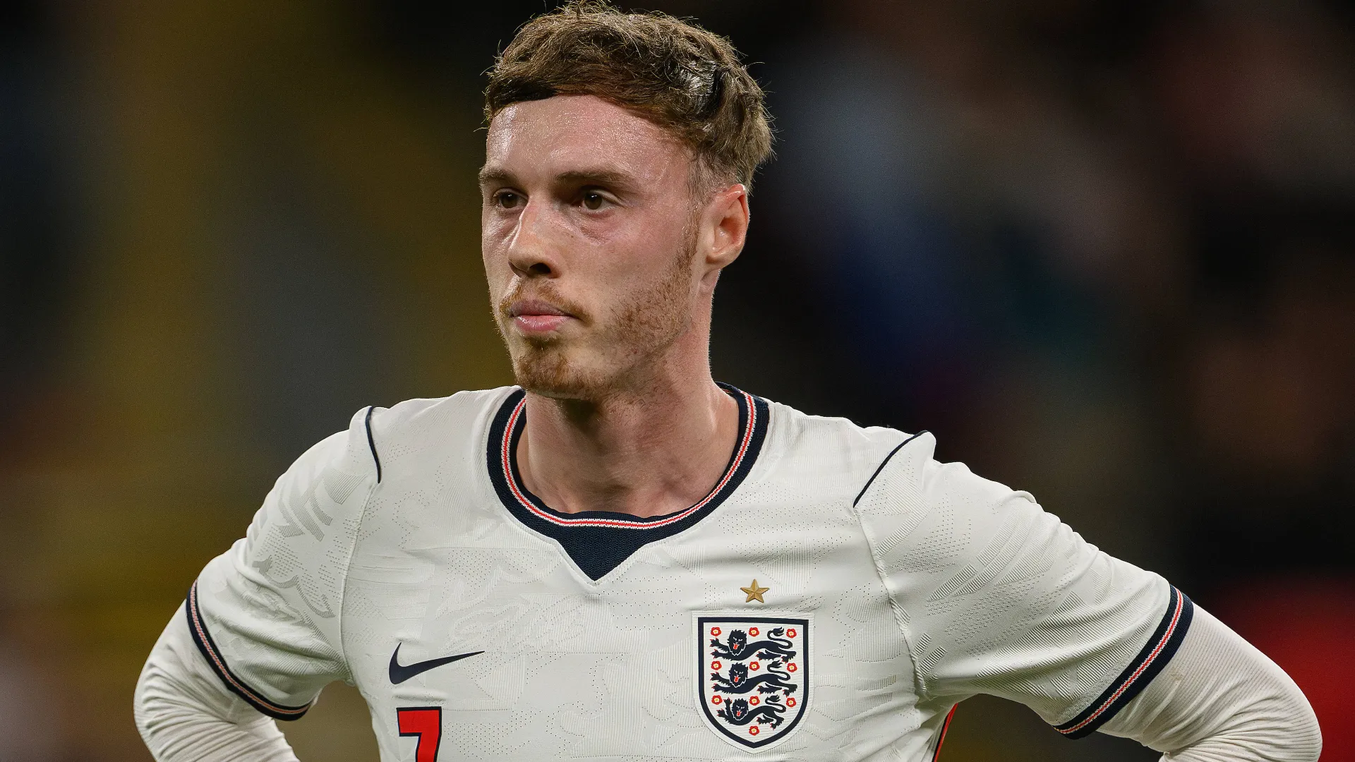 Cole Palmer, meia da sele&ccedil;&atilde;o inglesa, em a&ccedil;&atilde;o durante o amistoso contra o Jap&atilde;o em Wembley, em Londres, em 31 de mar&ccedil;o de 2026.