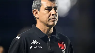 Carille ainda est&aacute; longe de entregar no Vasco o que seria o maior ponto forte da carreira