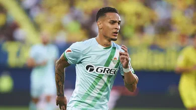 &lsquo;Est&aacute; iluminado&rsquo;: Antony coloca Villarreal no bolso e resgata Betis em decis&atilde;o antecipada