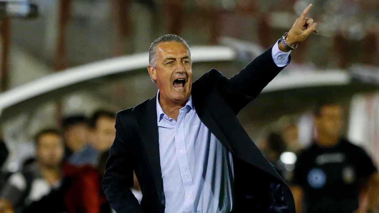 Gustavo Alfaro, o (quase) engenheiro qu&iacute;mico que comandar&aacute; o Boca Juniors em 2019