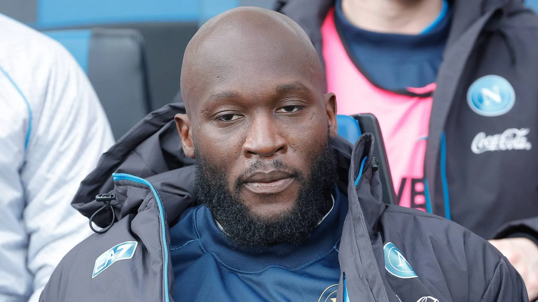 Lukaku no banco de reservas do Napoli 