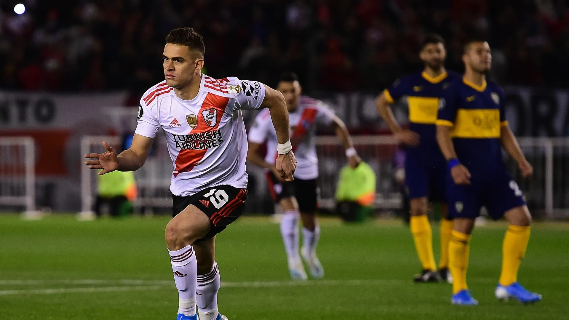 Foi 2 a 0 e poderia ter sido mais: River dominou o Boca e abriu &oacute;tima vantagem na semifinal