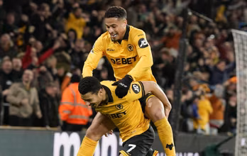 Liverpool sofre com brasileiros e Wolverhampton confirma fama de carrasco improv&aacute;vel