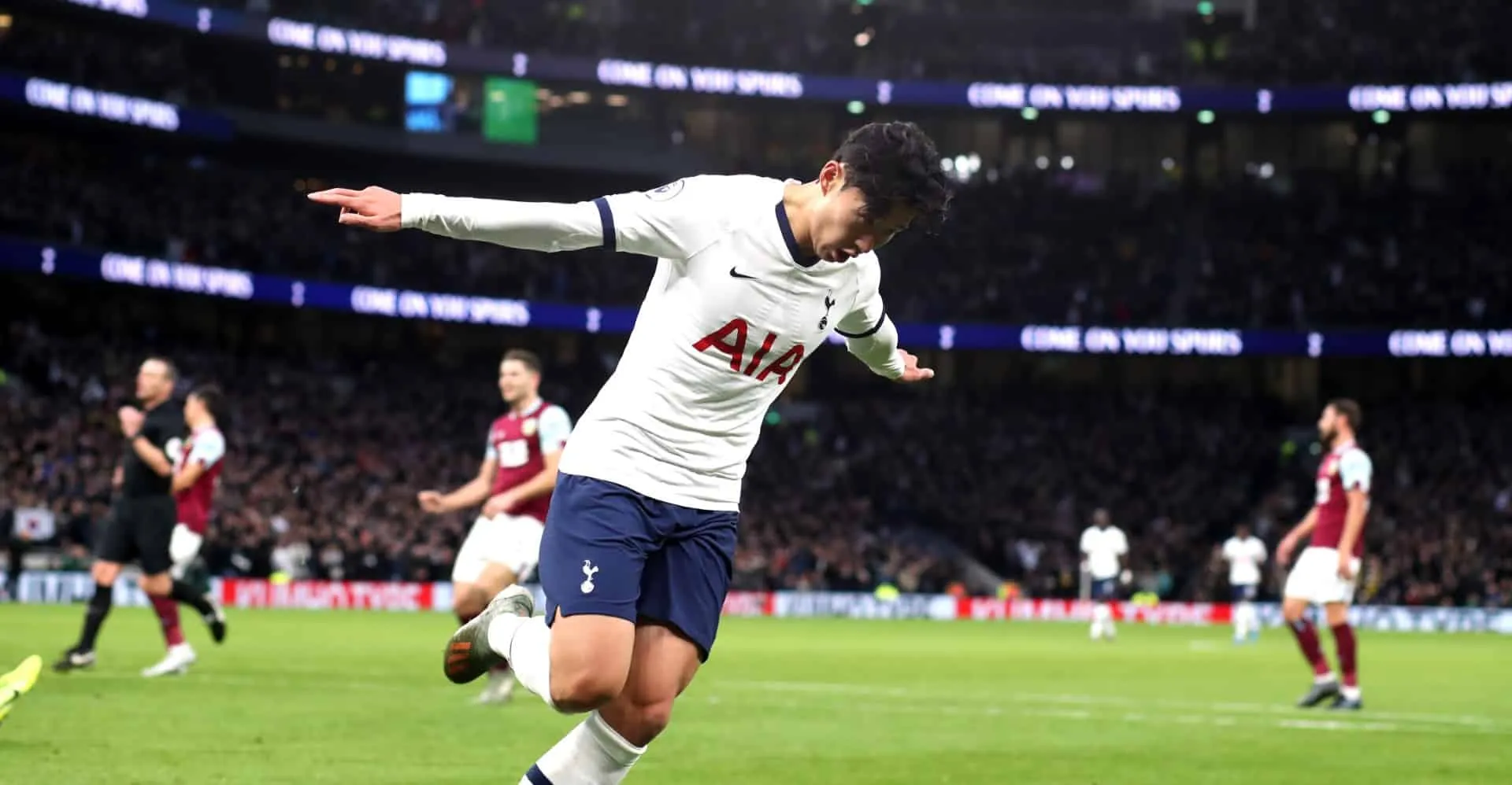 Son virou &lsquo;Sonaldo Naz&aacute;rio&rsquo;, num gol t&atilde;o espetacular que Mourinho comparou ao de Ronaldo contra o Compostela