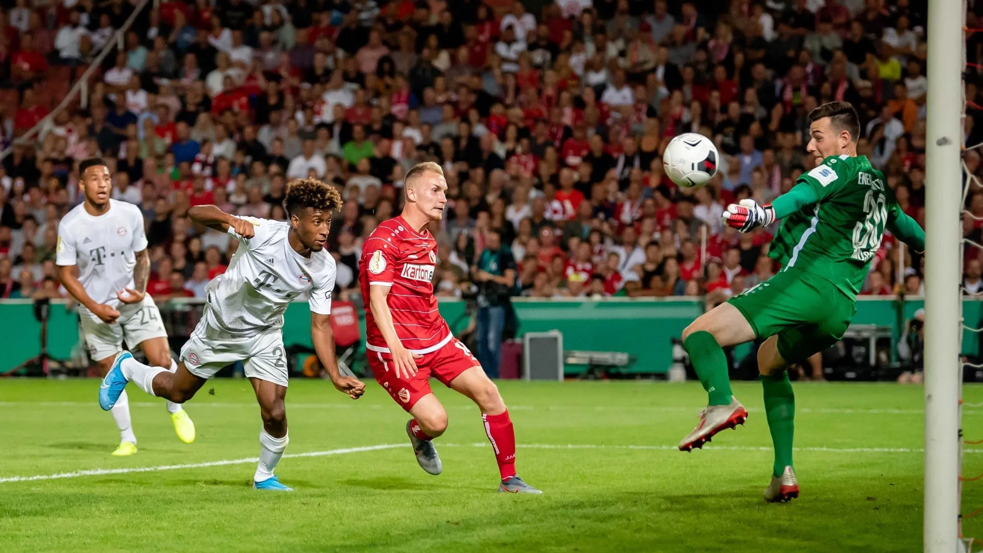 Energie Cottbus resistiu bem &agrave; press&atilde;o do Bayern, gra&ccedil;as ao seu goleiro de 19 anos