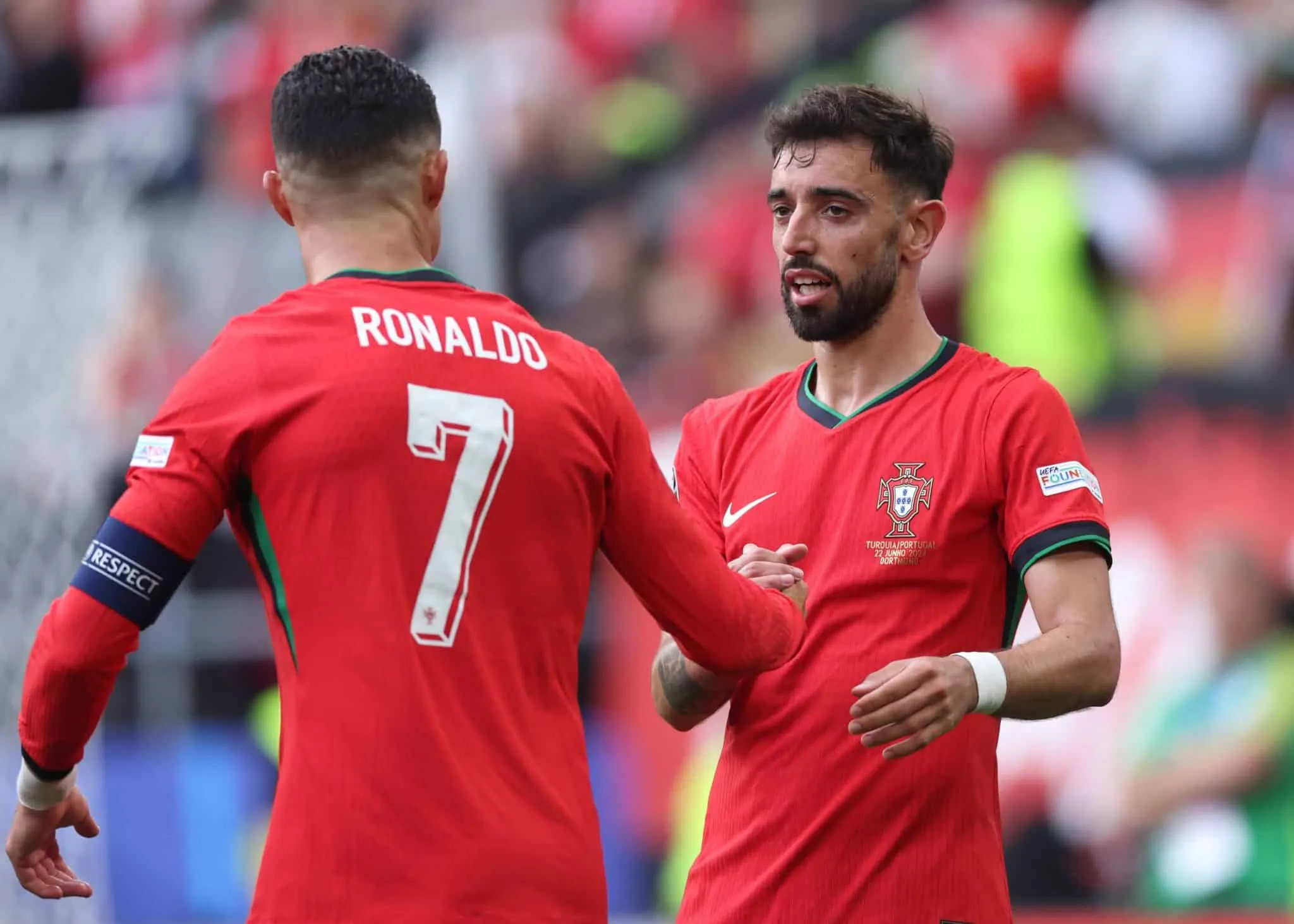 PSG aposta em dupla da sele&ccedil;&atilde;o portuguesa para refor&ccedil;ar meio-campo na pr&oacute;xima temporada