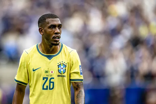 &lsquo;Lembra o melhor de Vinicius': Rayan ganha elogios na imprensa europeia ap&oacute;s gol pela Sele&ccedil;&atilde;o