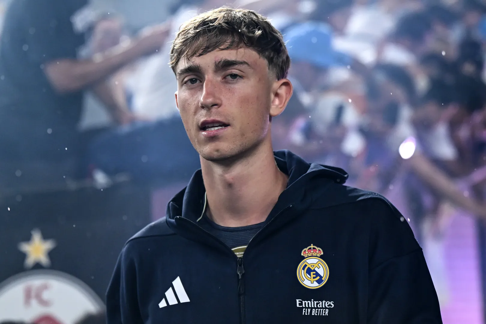 Dean Huijsen antes de jogo do Real Madrid