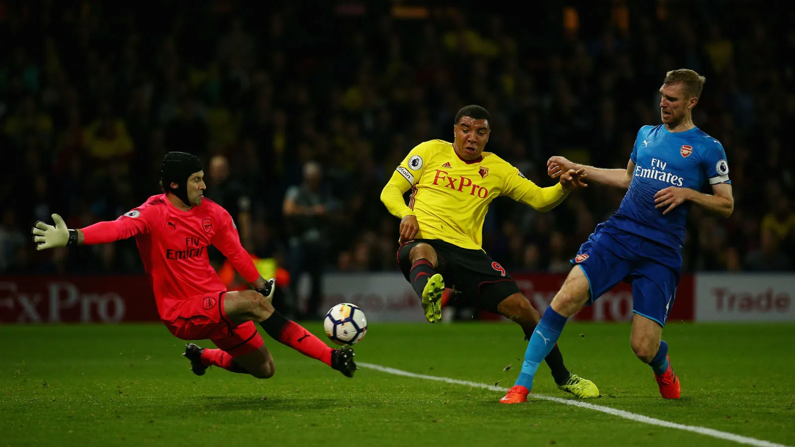 Deeney, ap&oacute;s a vit&oacute;ria do Watford: &ldquo;O problema do Arsenal &eacute; que faltam culh&otilde;es&rdquo;